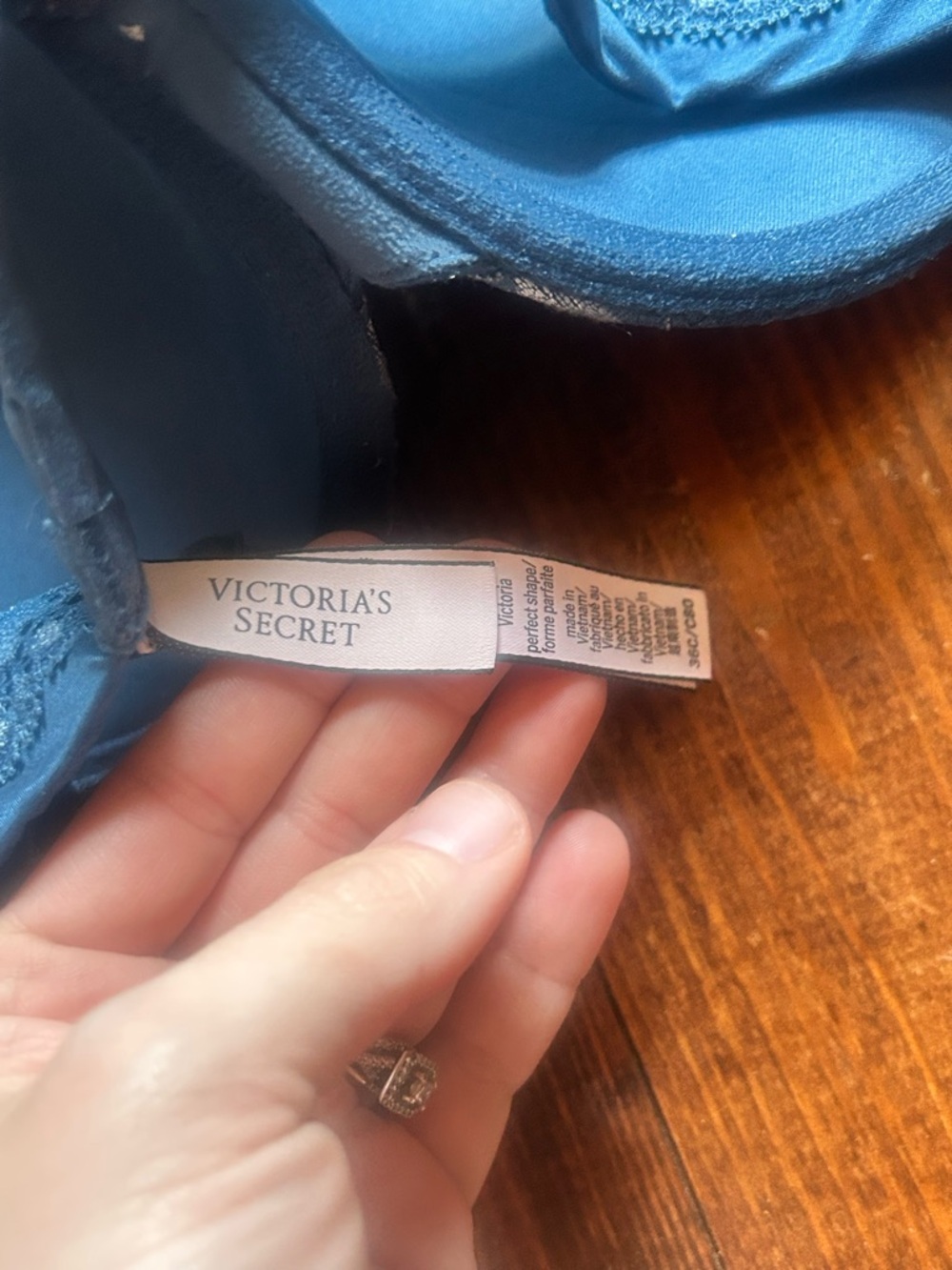 Victoria's Secret Blue Lace Body By Victoria Push-Up Bra NWOT - Picture 5 of 6